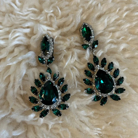 Green gemstone  clip on earrings - Picture 1 of 7